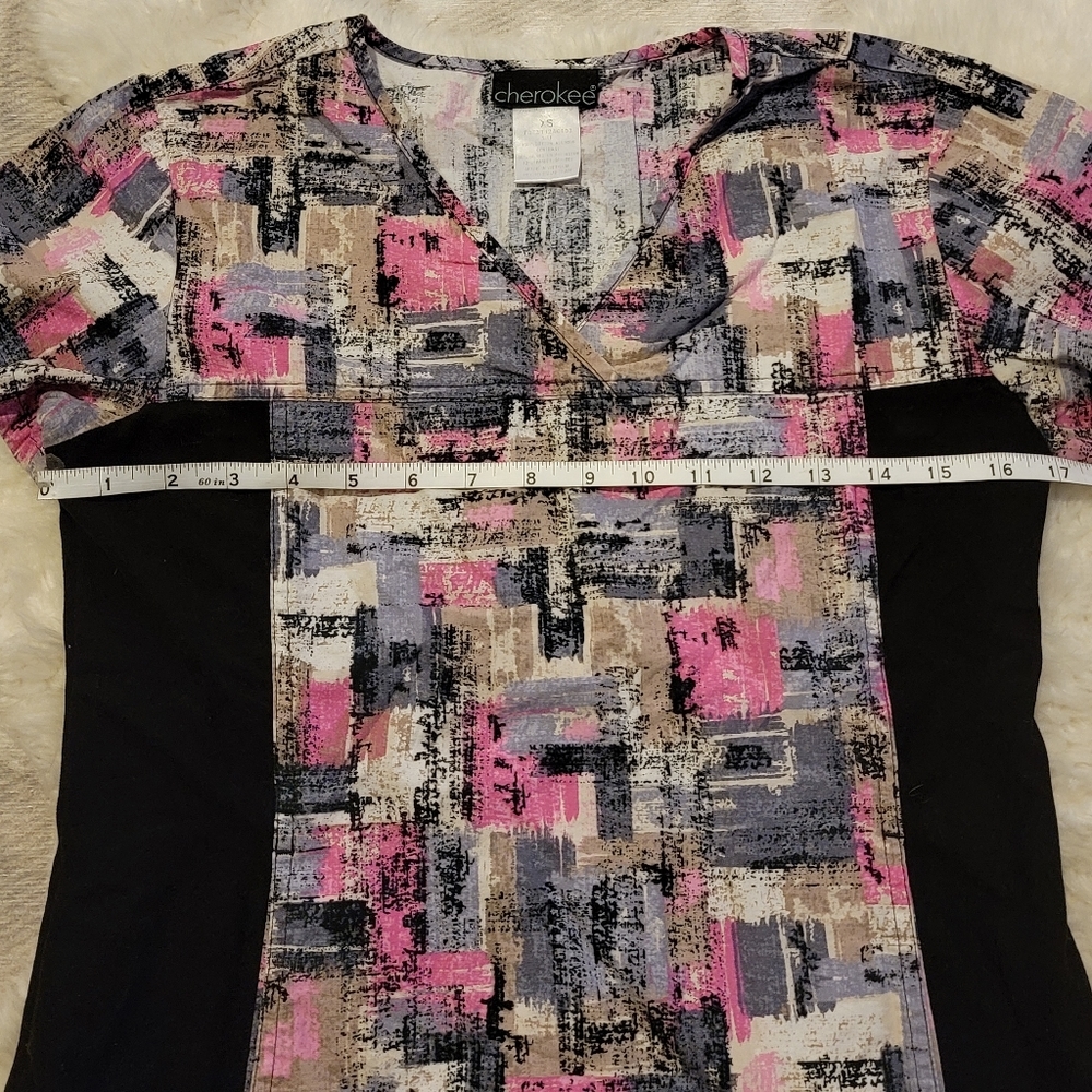 Cherokee VNeck Scrub Top Abstract pattern - Picture 4 of 5